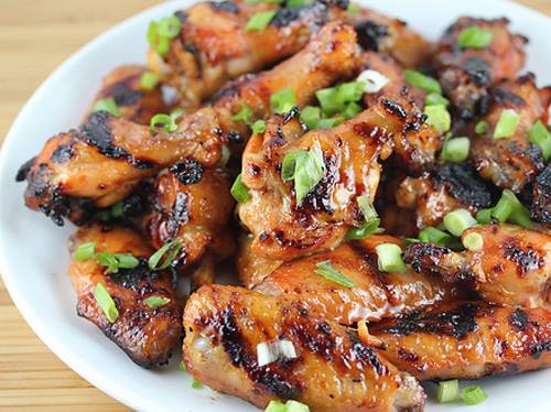 جوانح الدجاج مع صلصة البندورة