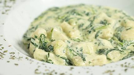 بطاطس بالبيشاميل شهية جدا