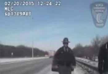 نجاة شرطي أمريكي بأعجوبة من حادث