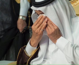 الملك_سلمان_يبكي_بتخرج_ابنه